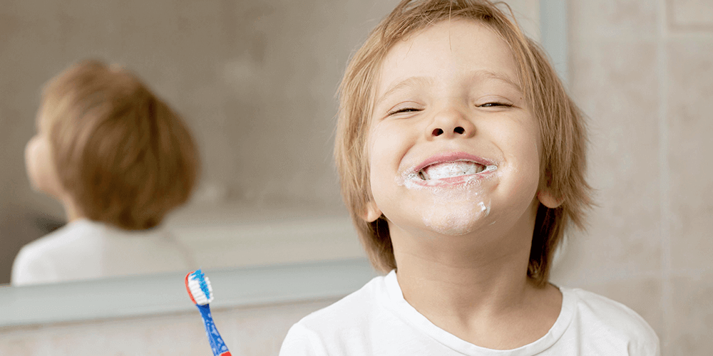 Niño Cuidado de encías - Clínica Deltal Soria - Salamanca