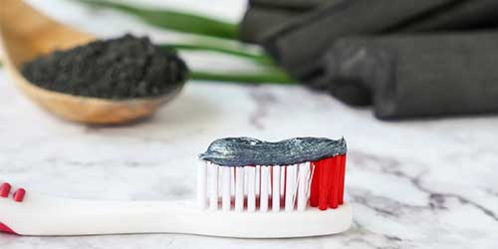 Cepillo con carbón activo
