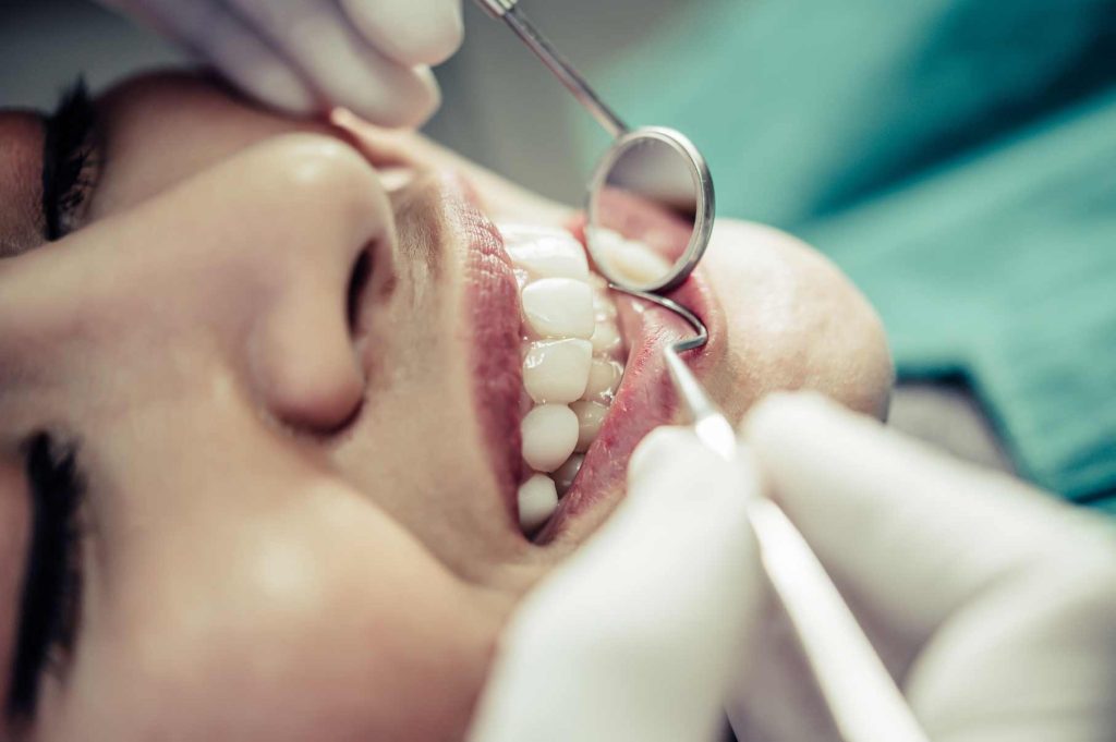 Paciente de dentista tratamiento