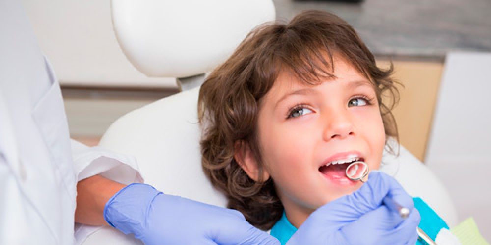 Primera revisión de un niño en el dentista